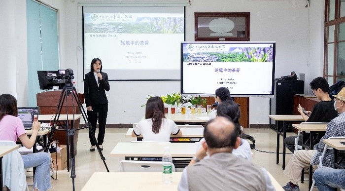 2.曾兰亭研究员作“逆境中的茶香”科普讲座