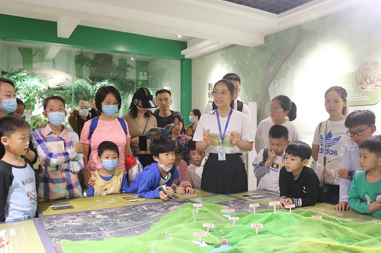 2.介绍鼎湖山自然教育中心