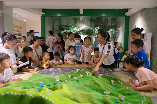 1.参观鼎湖山保护区自然教育厅