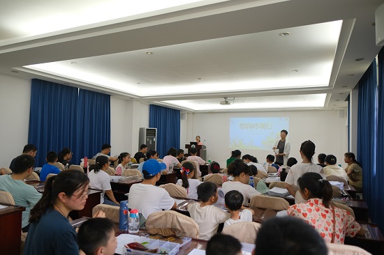 2.科普讲座现场1