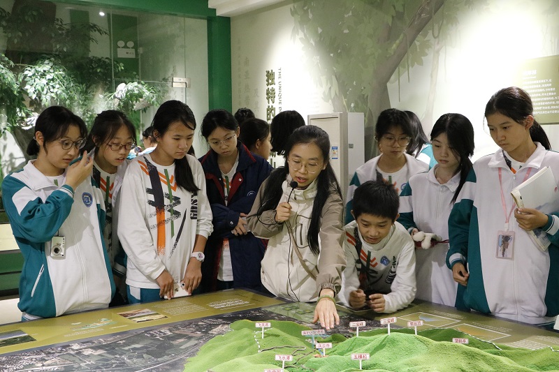 2.参观自然教育中心