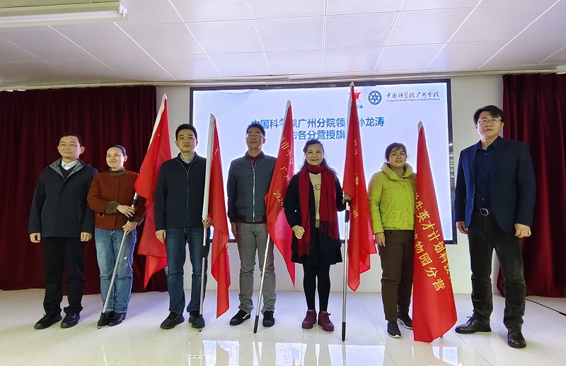 1.开营仪式授旗