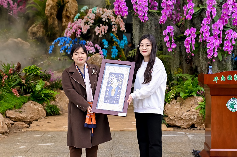 4.谭如冰接受赠予