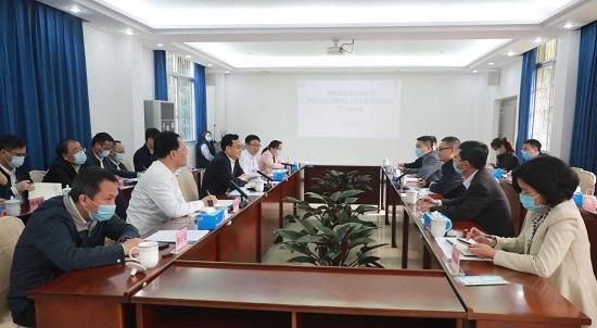 2.座谈会现场(西江日报 刘春林 摄)