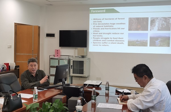 4.闫俊华介绍邱园2021-2025年科技战略规划和2018-2028引种规划并作重点发言